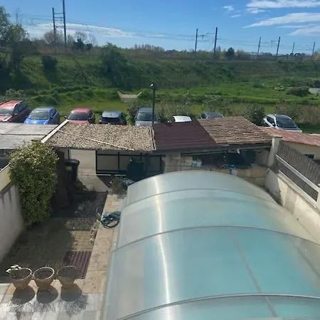 Jolie Avec Piscine Casa vacanze *